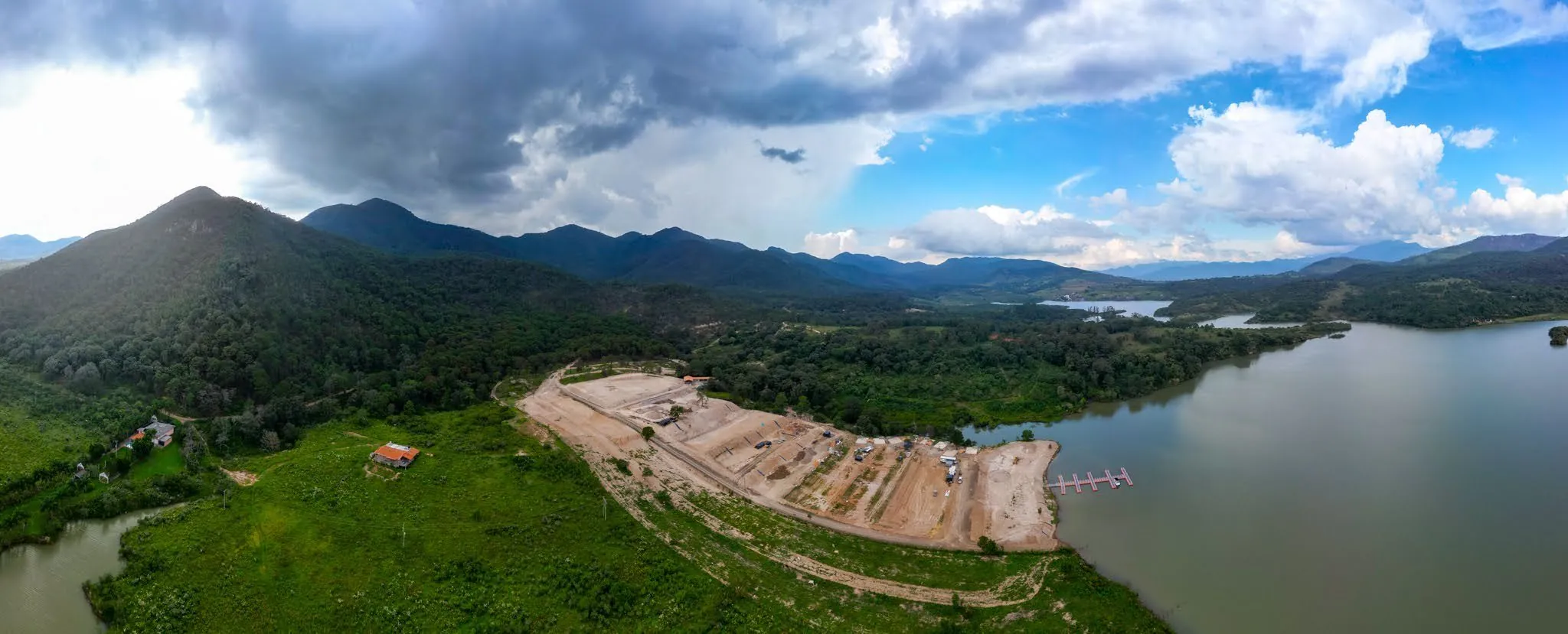 Panorámica de la Presa Corrinchis